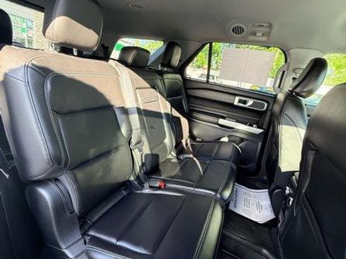 Used 2022 Ford Explorer XLT w/ Equipment Group 202A AWD/4WD image 19
