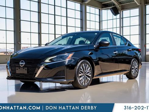 Used 2025 Nissan Altima 2.5 SV FWD image 1