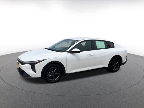Used 2025 Kia K4 LXS image 8