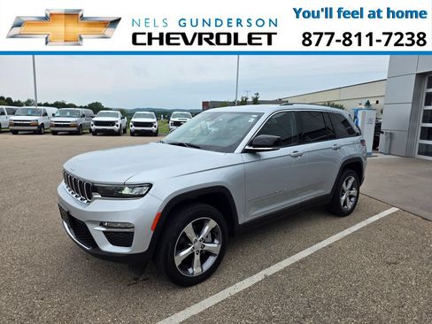 Used 2024 Jeep Grand Cherokee Limited AWD/4WD image 3