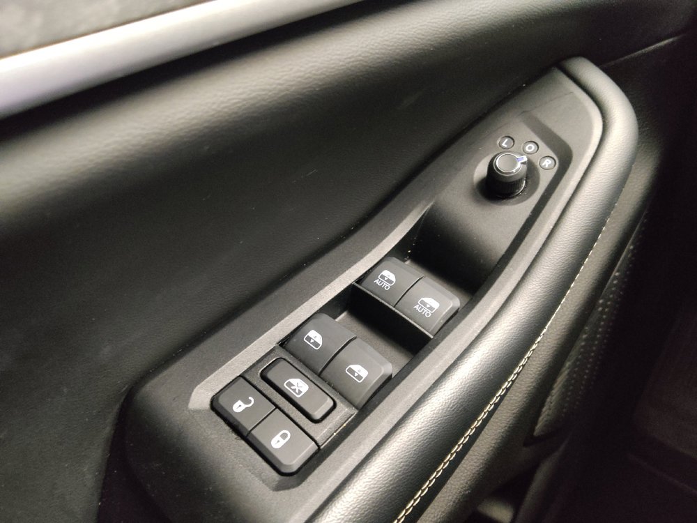 Used 2023 Jeep Grand Cherokee L Limited AWD/4WD image 27