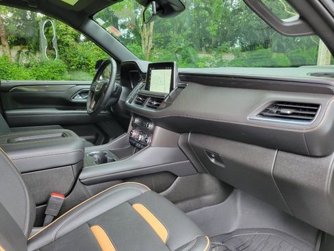 Used 2023 GMC Yukon XL AT4 AWD/4WD image 9