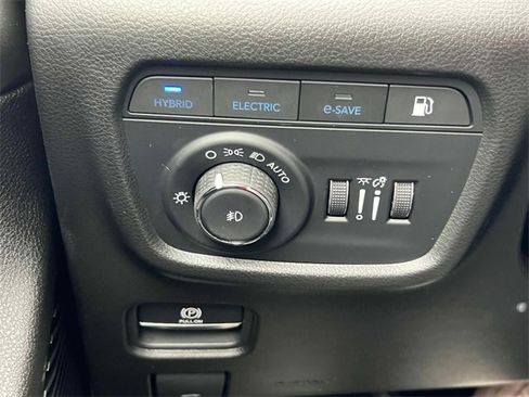 Used 2023 Jeep Grand Cherokee Overland w/ Luxury Tech Group IV image 25