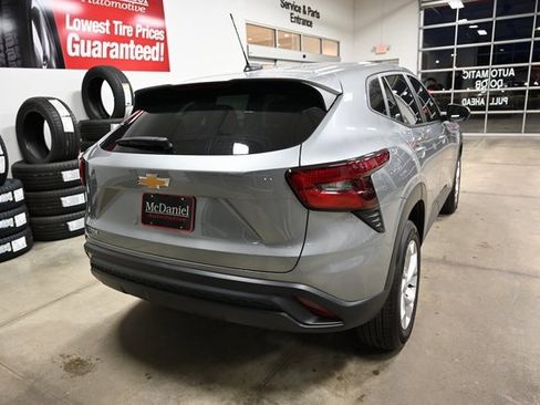 Used 2024 Chevrolet Trax LS w/ LS Convenience Package image 6