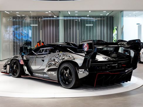Used 2020 McLaren Senna RWD image 14
