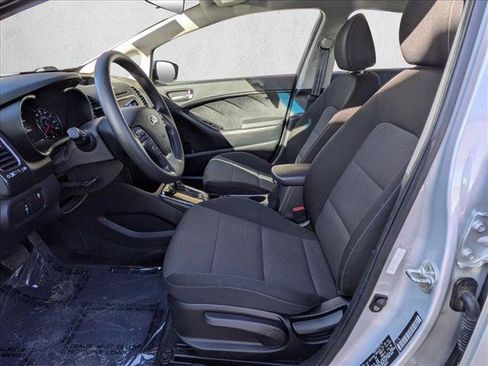 Used 2018 Kia Forte LX image 11
