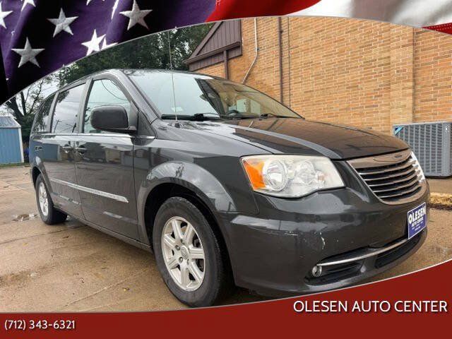Used 2012 Chrysler Town & Country Touring w/ Entertainment Group #1 FWD image 1