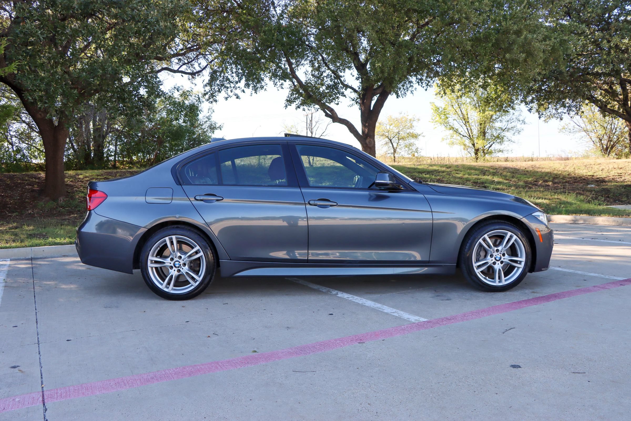 Used 2018 BMW 330i xDrive Sedan AWD/4WD image 8