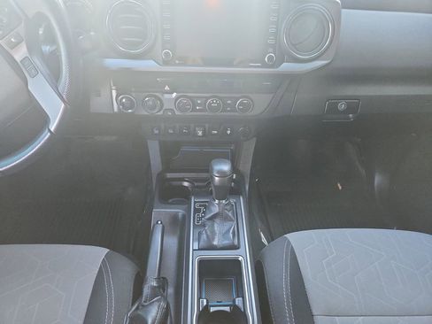 Used 2022 Toyota Tacoma TRD Off-Road image 12