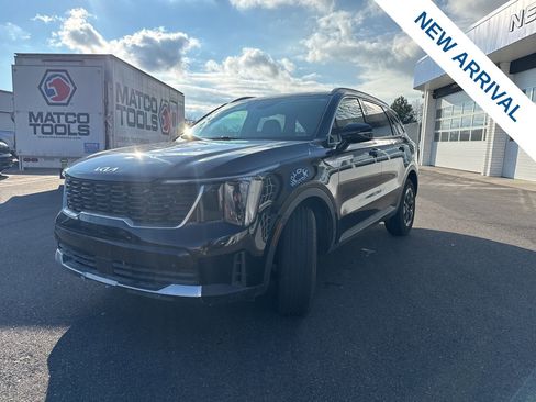 Used 2024 Kia Sorento S image 3
