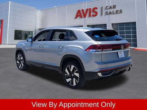 Used 2025 Volkswagen Atlas Cross Sport SE FWD image 9