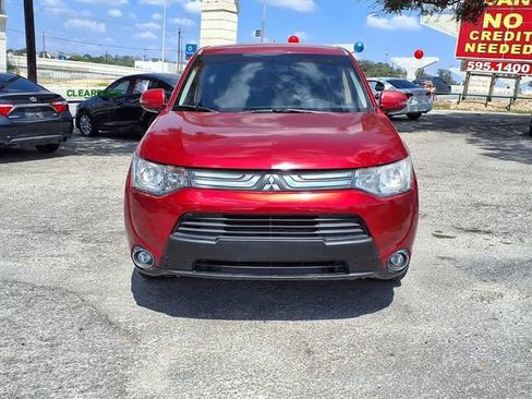 Used 2015 Mitsubishi Outlander SE FWD image 2