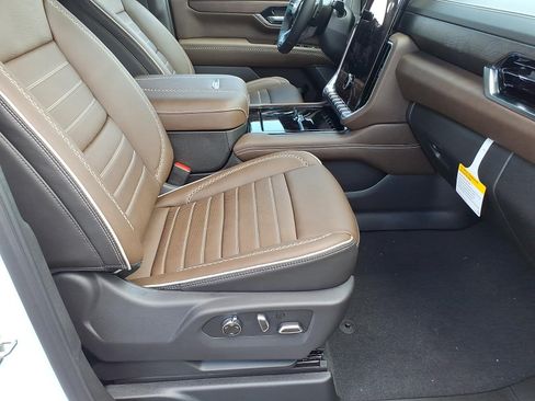 New 2026 GMC Yukon Denali Ultimate AWD/4WD image 8