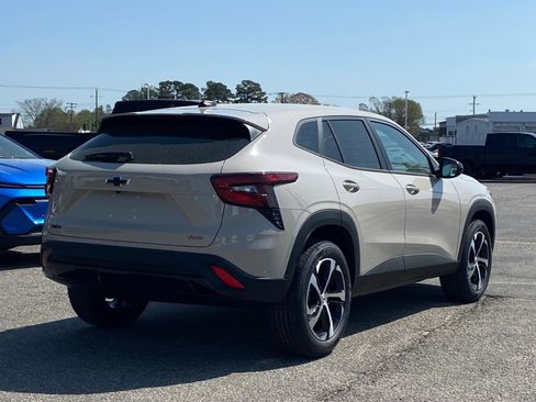 New 2026 Chevrolet Trax RS w/ Sunroof Package FWD image 3