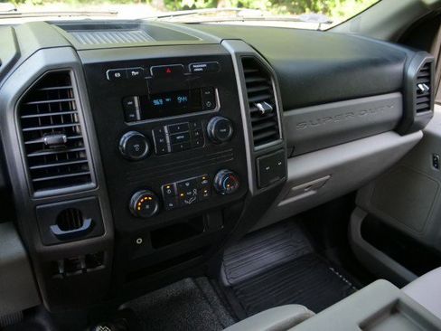 Used 2019 Ford F350 XL w/ Power Equipment Group AWD/4WD image 14