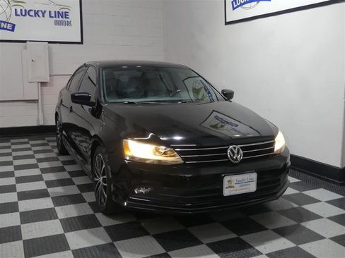 Used 2016 Volkswagen Jetta Sport image 5