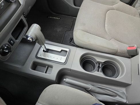 Used 2019 Nissan Frontier SV image 12