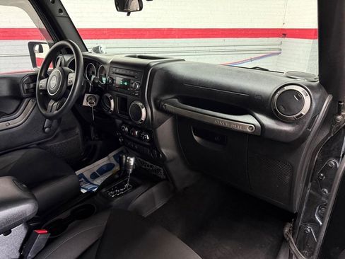 Used 2015 Jeep Wrangler Unlimited Sport image 13
