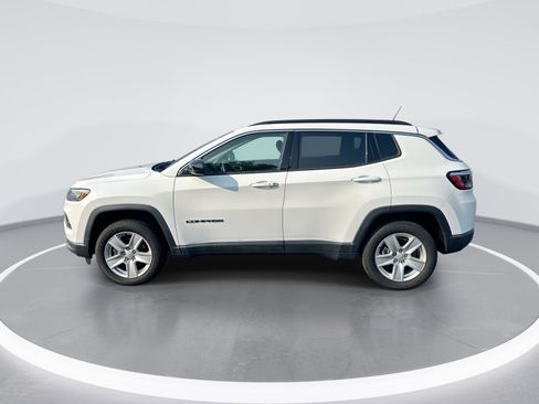 Used 2022 Jeep Compass Latitude w/ Sun and Sound Group AWD/4WD image 6
