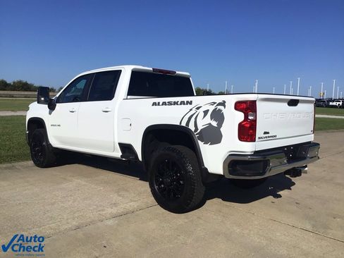 Used 2025 Chevrolet Silverado 2500 LT image 4