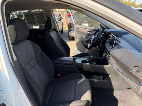 Used 2025 Nissan Rogue SV image 28