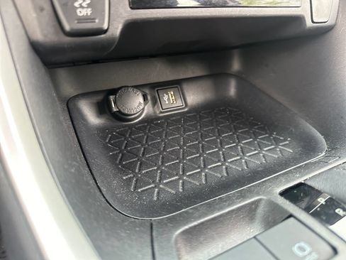 Used 2025 Toyota RAV4 XLE AWD/4WD image 19