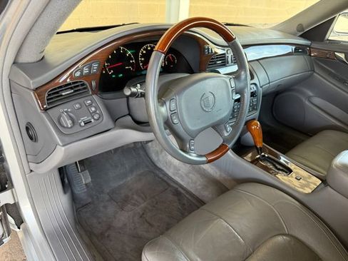 Used 2002 Cadillac De Ville DTS w/ Premium Equipment Pkg image 32