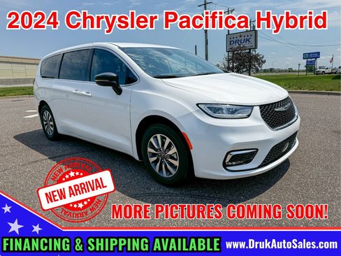 Used 2024 Chrysler Pacifica Limited FWD image 1