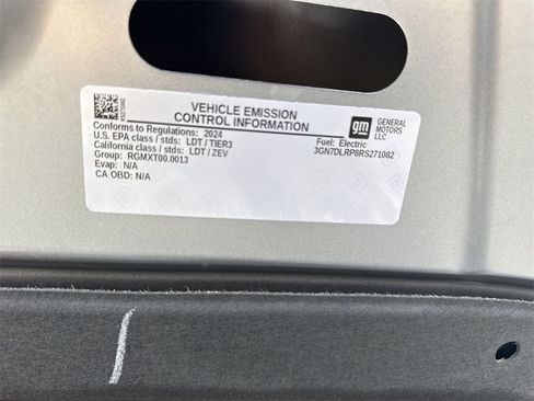 Used 2024 Chevrolet Equinox EV LT image 32