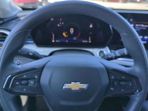 Certified 2025 Chevrolet Trax LT FWD image 28