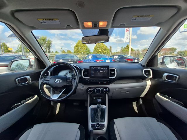 Used 2025 Hyundai Venue SEL FWD image 15