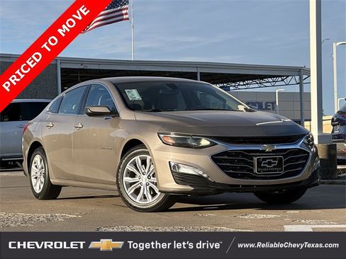 Used 2022 Chevrolet Malibu LT image 2