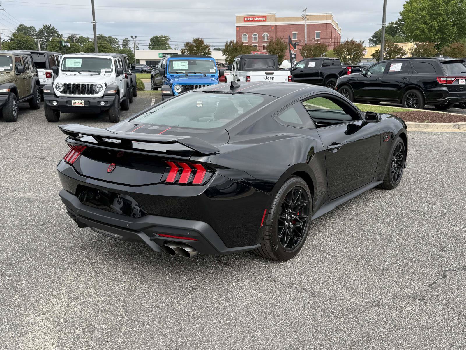 Used 2025 Ford Mustang GT Premium w/ GT Performance Package RWD image 2