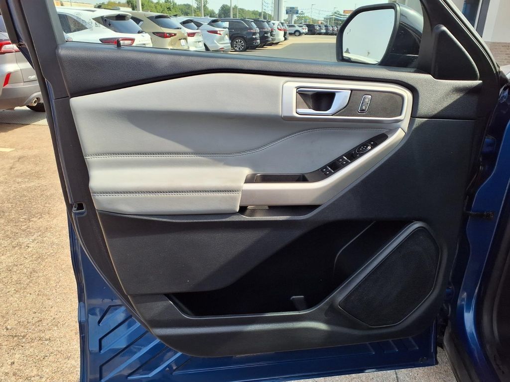 Used 2023 Ford Explorer XLT w/ Equipment Group 202A AWD/4WD image 17