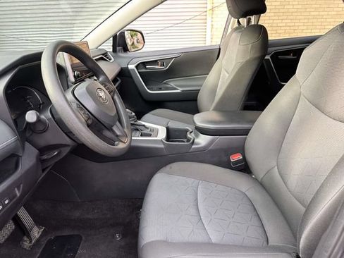 Used 2025 Toyota RAV4 XLE AWD/4WD image 19