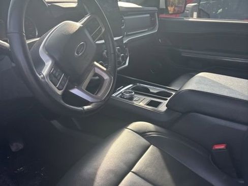 Used 2024 Ford Expedition XLT image 10
