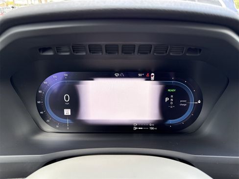 Used 2024 Volvo XC90 T8 Plus w/ Protection Package Premier image 17