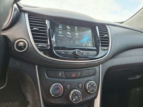 Used 2017 Chevrolet Trax LT w/ LT Convenience Package FWD image 8