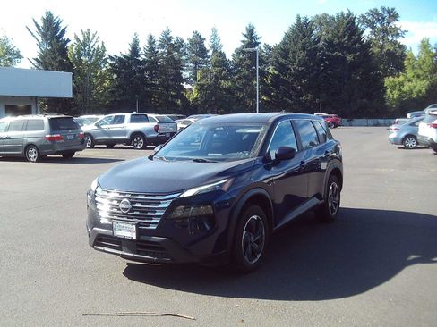 Used 2024 Nissan Rogue SV AWD/4WD image 1