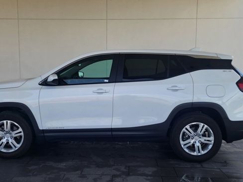 Used 2024 GMC Terrain SLE image 9