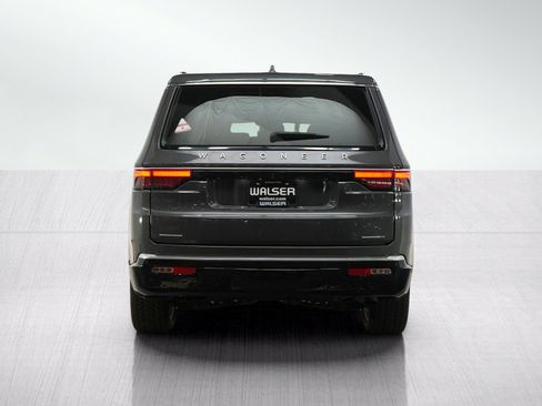 Used 2022 Jeep Wagoneer Series III w/ Premium Group I AWD/4WD image 5