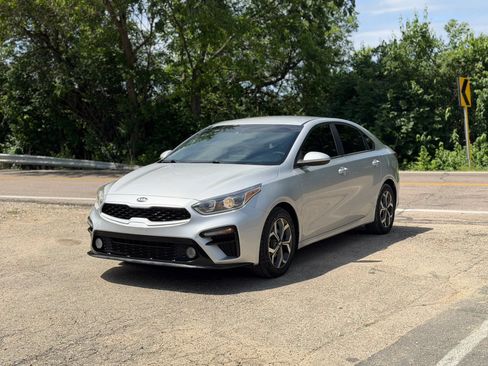 Used 2019 Kia Forte LXS FWD image 7