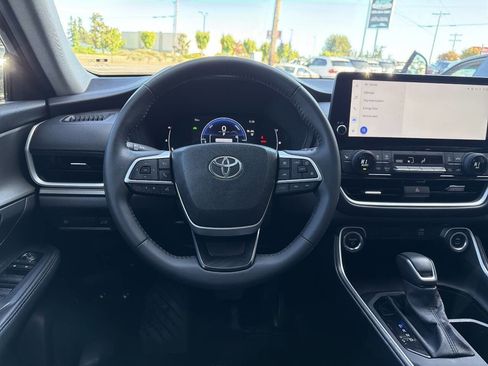 Used 2024 Toyota Grand Highlander AWD Hybrid image 25