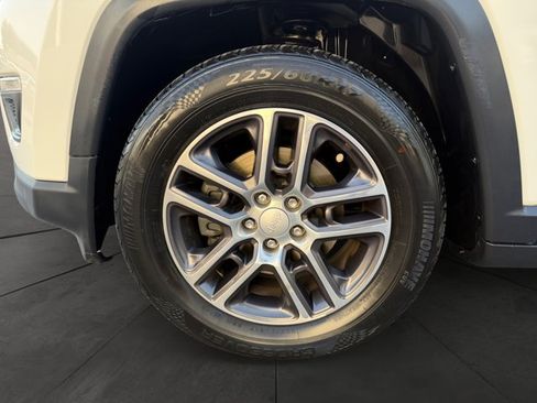 Used 2018 Jeep Compass Latitude w/ Popular Equipment Group FWD image 9