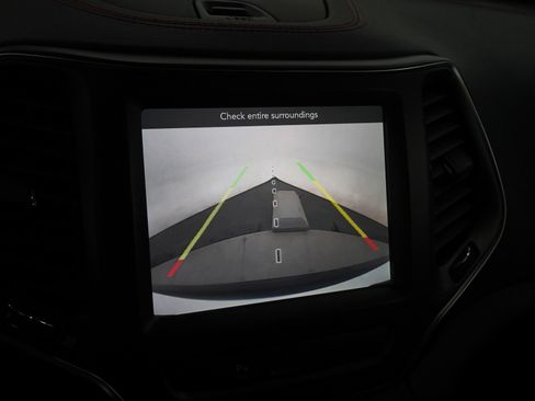 Used 2019 Jeep Cherokee Trailhawk w/ Cold Weather Group image 21