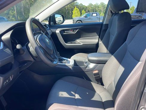 Used 2025 Toyota RAV4 XLE FWD image 16