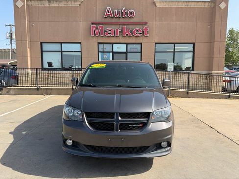 Used 2019 Dodge Grand Caravan GT FWD image 2