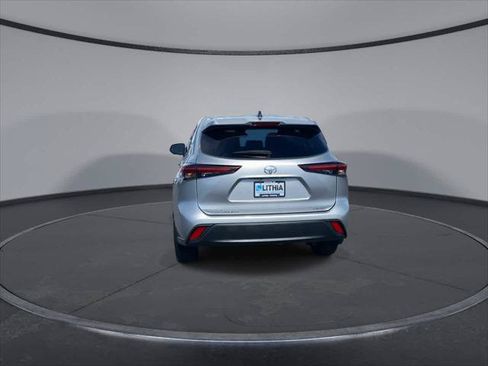 Certified 2024 Toyota Highlander LE AWD/4WD image 8
