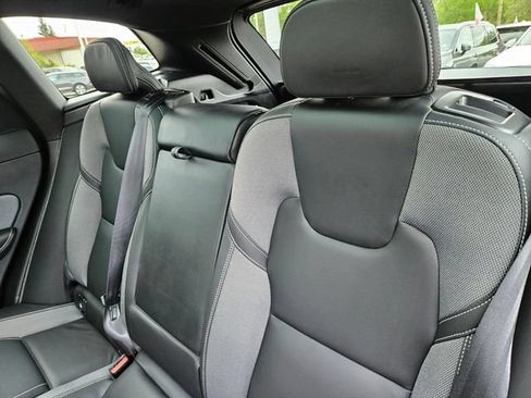 Used 2022 Volvo XC60 T8 R-Design w/ Advanced Package AWD/4WD image 14