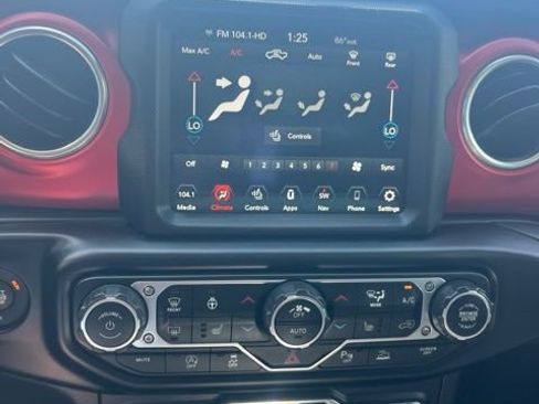 Used 2021 Jeep Gladiator Rubicon AWD/4WD image 37